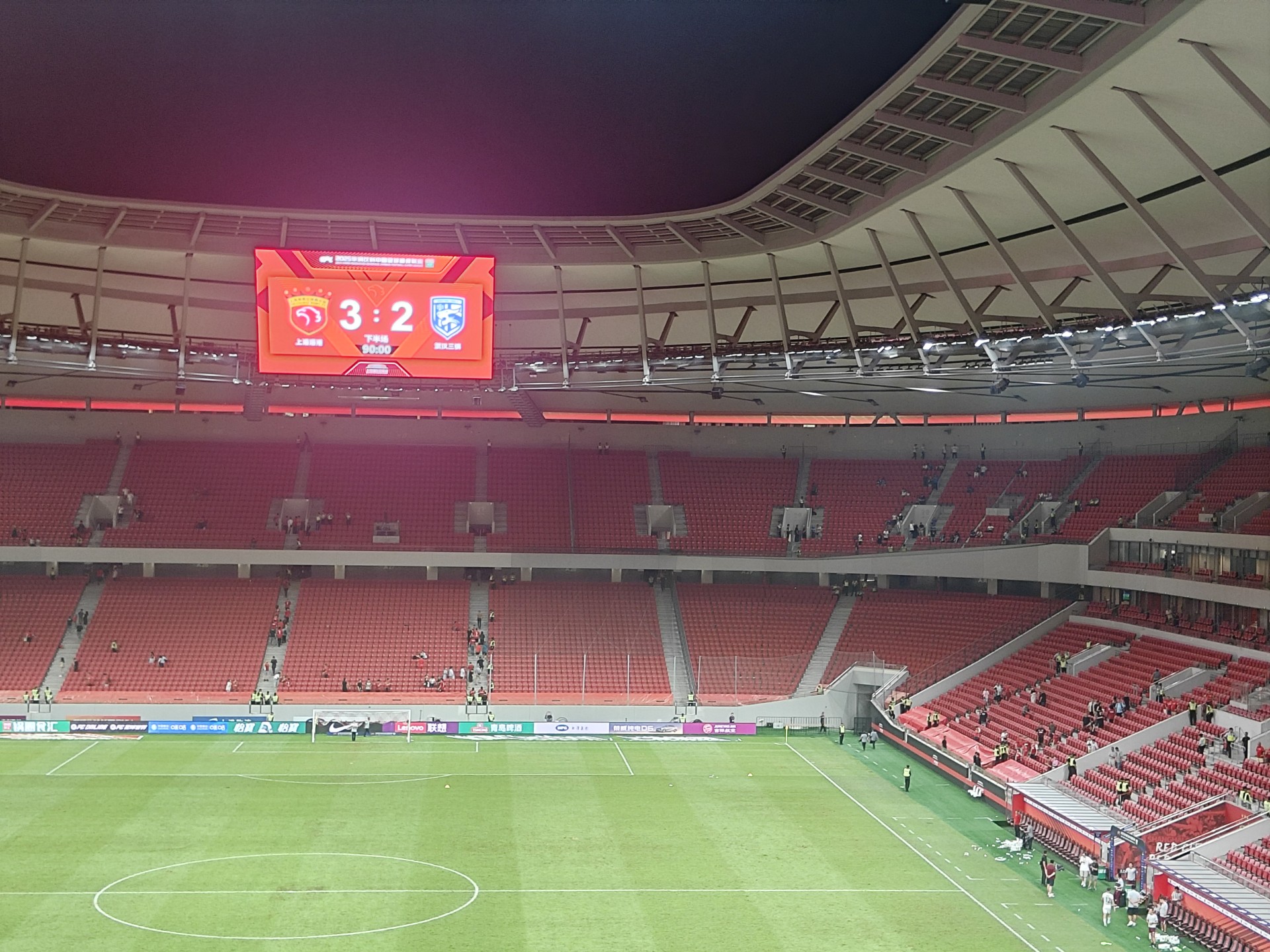 关于上海海港迎德甲关键赛，赛前强势反弹，球迷炸锅，控场能力受关注的信息