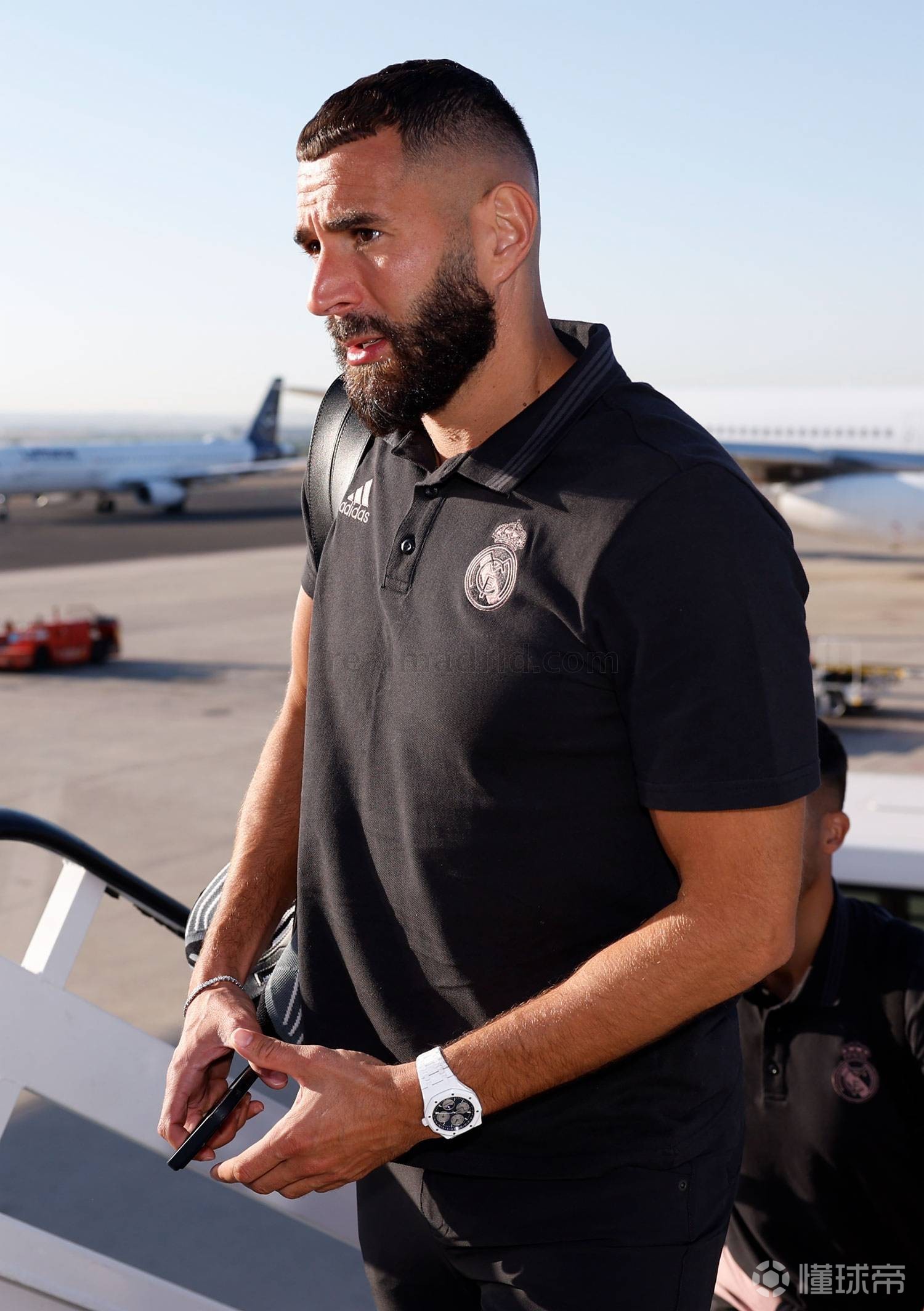 包含今晨印第安纳步行者远射贴柱法兰克福官宣签约备战欧超杯，媒体一致点评：底特律活塞今夜扳平良机的词条