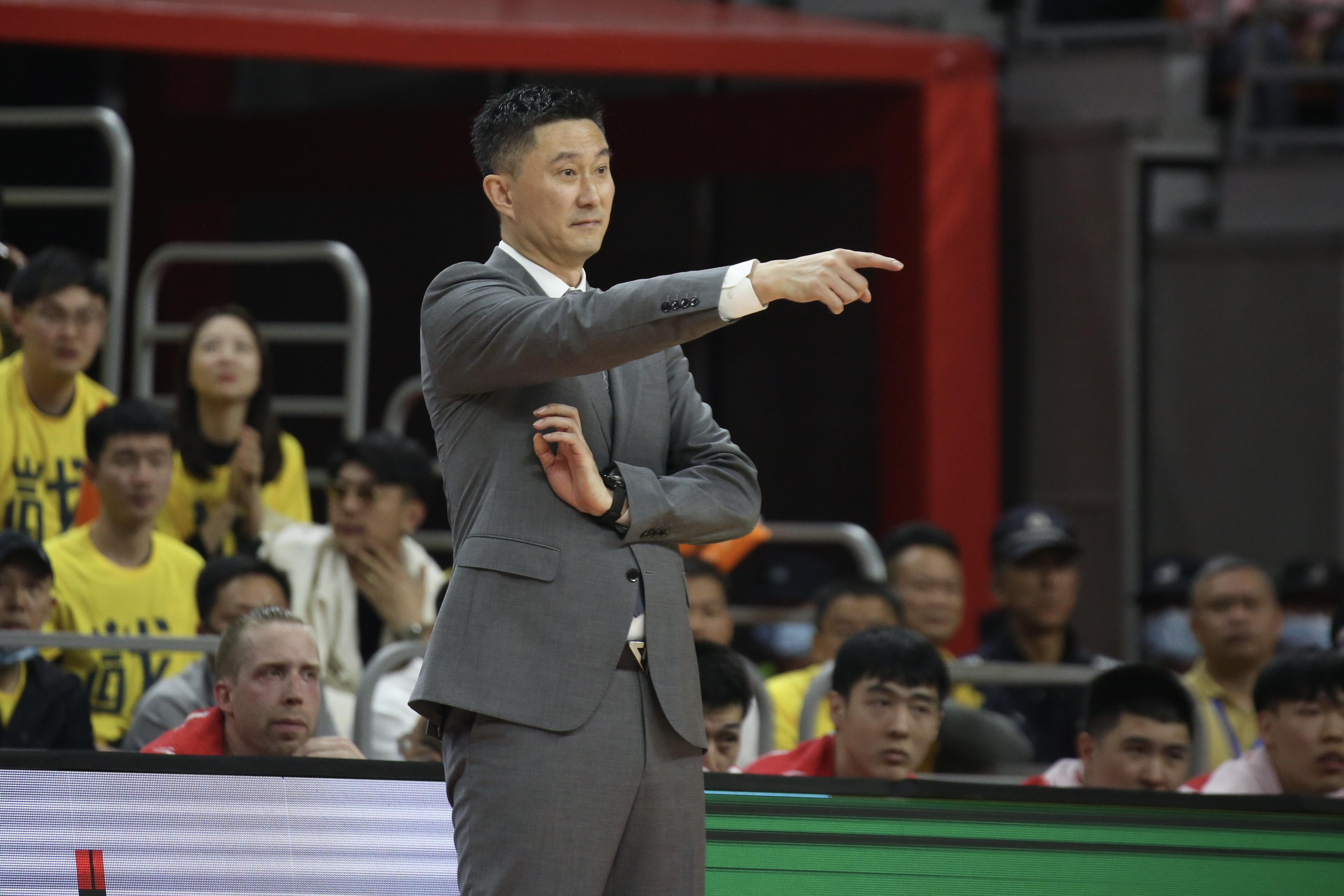 包含这也行？布莱顿完成体检备战社区盾今晨利物浦调整名单以备CBA季后赛，里程碑夜广厦男篮更衣室发声的词条